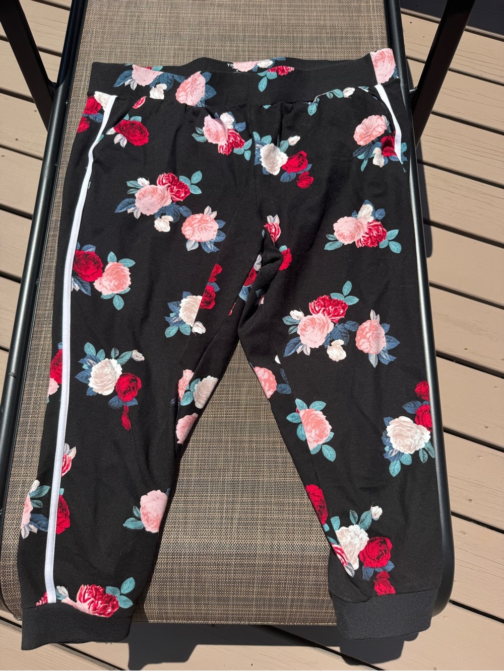 TORRID BLACK & RED FLORAL PONTE ACTIVE JOGGER plus size 2 pants